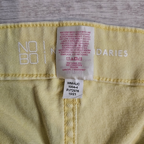 No Boundaries Juniors Butter Yellow Banana High Waist Classic Shorts Size M(7-9) - Picture 3 of 7